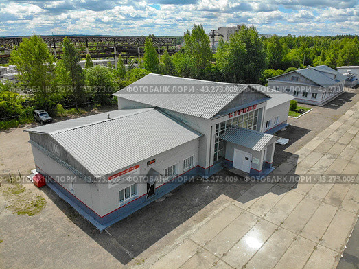 Вид с высоты на железнодорожный вокзал в Стрижах (аэросъемка 2020 года) Редакционное фото, фотограф Владислав Самошкин / Фотобанк Лори
