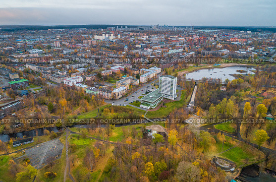 Вид сверху на город Петрозаводск. Осенний день. Стоковое фото, фотограф Сергей Цепек / Фотобанк Лори