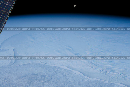 View from space of a full Moon rising over a frigid Hudson Bay in northern Canada. Стоковое фото, фотограф Stocktrek Images, Inc. / ТАСС / Фотобанк Лори