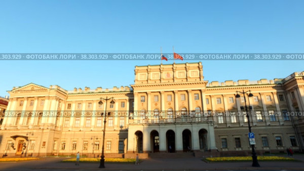 View Mariinsky Palace on St. Isaac's Square. Houses Government. Unique urban landscape center of Saint Petersburg (2020 год). Редакционное видео, видеограф Aleksandr Golubev / Фотобанк Лори