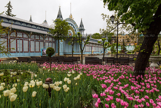 View of city park in Pyatigorsk (2022 год). Редакционное фото, фотограф Юлия Белоусова / Фотобанк Лори