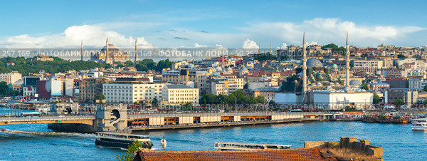 View of Istanbul city with the view on Golden horn bay. View of Istanbul. Стоковое фото, агентство Ingram Publishing / Фотобанк Лори