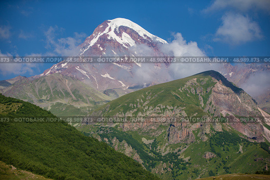 View of Mount Gasbag in the Caucasus, Georgia. Below the snow-capped peak and the Georgette glacier, the slopes are deserted and rocky. Стоковое фото, фотограф Лазаренко Светлана / Фотобанк Лори