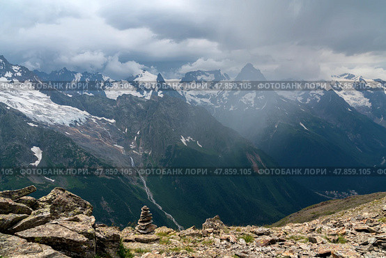 View of the Great Caucasian Ridge opening from the Upper station of the cable car system of the Dombay ski resort on a summer day, Karachay-Cherkessia, Russia. Стоковое фото, фотограф Ula Ulachka / Фотобанк Лори
