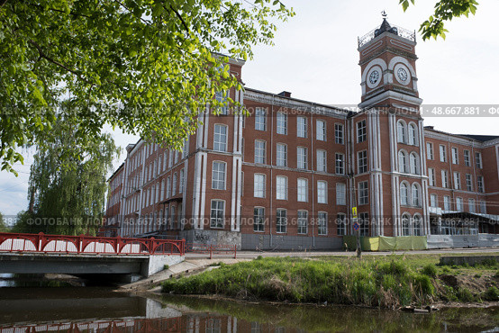 View of the Khludov factory, the main facade with a tower. Редакционное фото, фотограф Елена Смыкова / Фотобанк Лори