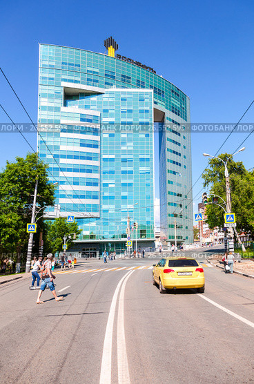 View of the office building of the OJSC Samaraneftegaz - unit of Russian oil company Rosneft in Samara, Russia (2017 год). Редакционное фото, фотограф FotograFF / Фотобанк Лори