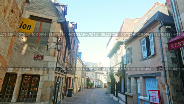View of the old streets of Montlucon, France (2022 год). Редакционное видео, видеограф Яков Филимонов / Фотобанк Лори