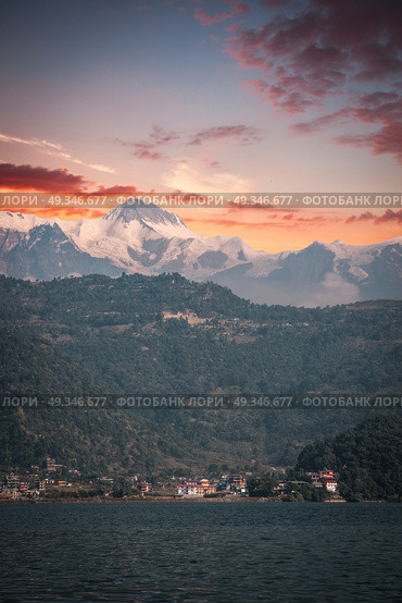 views of Mount Annapurna Himalayas, Nepal, Asia. Стоковое фото, агентство Ingram Publishing / Фотобанк Лори