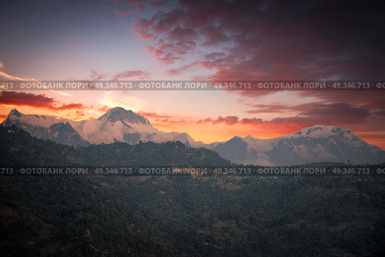 views of Mount Annapurna Himalayas, Nepal, Asia. Стоковое фото, агентство Ingram Publishing / Фотобанк Лори