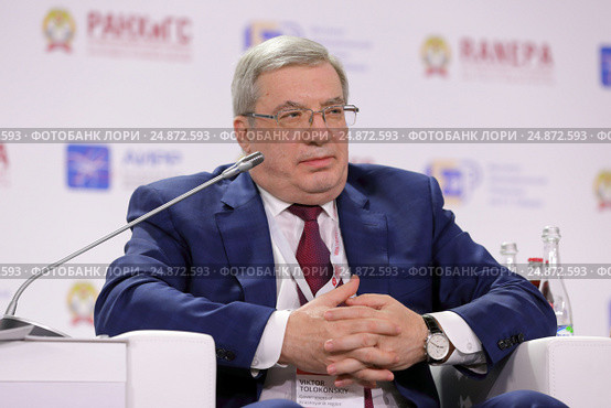 Виктор Толоконский - губернатор Красноярского края на Гайдаровском форуме 2017. Редакционное фото, фотограф Игорь Долгов / Фотобанк Лори