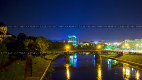 Вильнюс, Литва ночью, hyper time-lapse (2014 год). Стоковое видео, видеограф Алексас Кведорас / Фотобанк Лори