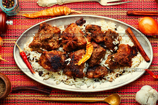 Vinegar marinated pork roast in Indian spices, vindaloo.. Pork vindaloo, a popular Indian dish. Стоковое фото, агентство Ingram Publishing / Фотобанк Лори