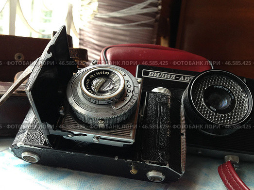 Винтажные фотоаппараты Kodak Compur и Вилия-авто (2014 год). Редакционное фото, фотограф Ирина Климкович / Фотобанк Лори