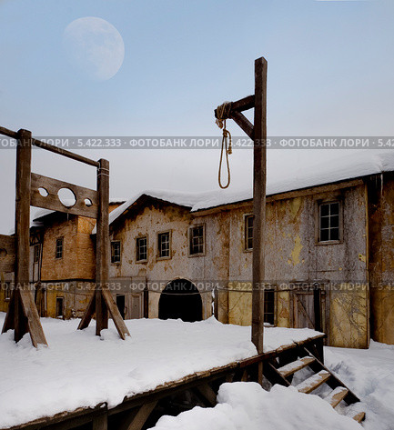 Виселица и луна. Стоковое фото, фотограф Владимир Чинин / Фотобанк Лори