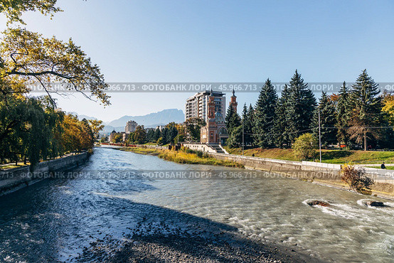 VLADIKAVKAZ, RUSSIA - 6 October 2024: Sunni mosque on the bank of the Terek River. Mukhtarov mosque. Редакционное фото, фотограф Ольга Сейфутдинова / Фотобанк Лори