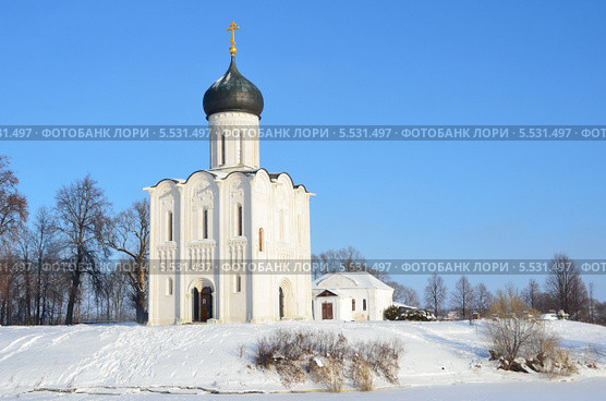 Владимир, древняя церковь Покрова на Нерли (2014 год). Редакционное фото, фотограф Овчинникова Ирина / Фотобанк Лори