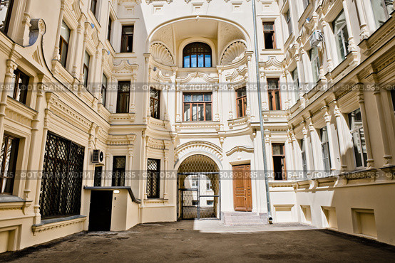 Внутренний двор Саввинского подворья. Москва. Россия. Редакционное фото, фотограф E. O. / Фотобанк Лори