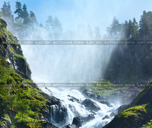 Водопад Latefossen на склоне горы, Норвегия. Стоковое фото, фотограф Юрий Брыкайло / Фотобанк Лори