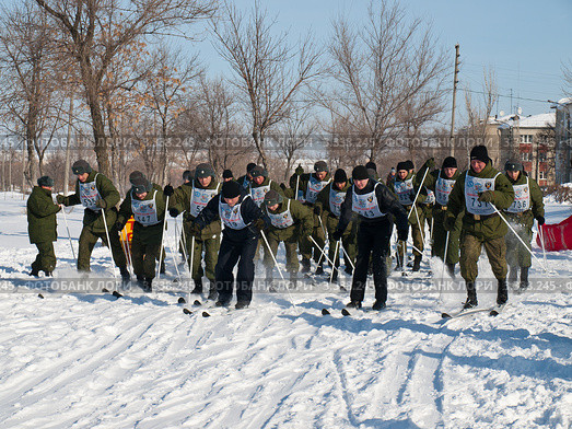 Военнослужащие на старте гонки "Лыжня России 2012" Редакционное фото, фотограф Михаил Кузнецов / Фотобанк Лори
