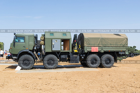 Военные автомобили, мощный тягач КАМАЗ-63501 АТ "Медведь" для буксировки артиллерийских систем. Волгоградская область, Средняя Ахтуба, Россия (2021 год). Редакционное фото, фотограф Андрей Цыганков / Фотобанк Лори