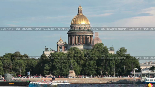 Военные корабли, пришвартованные около Исаакиевского собора во время Дня Военно-Морского Флота России, Санкт-Петербург (2014 год). Редакционное видео, видеограф Кекяляйнен Андрей / Фотобанк Лори