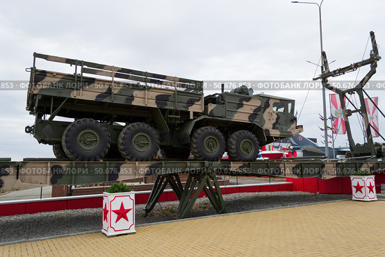 Военный артиллерийский тягач БАЗ-6953 в парке Патриот, Ростовская область, Каменск-Шахтинский, Россия (2020 год). Редакционное фото, фотограф Андрей Цыганков / Фотобанк Лори