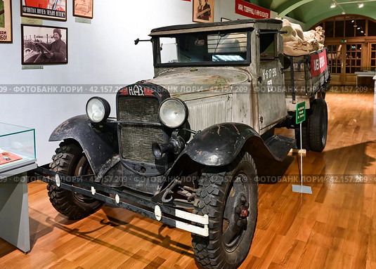 Военный грузовик ГАЗ-ММ СССР 1940-х годов на базе Ford Model AA. (Национальный музей Республики Татарстан) (2023 год). Редакционное фото, фотограф Александр Тараканов / Фотобанк Лори