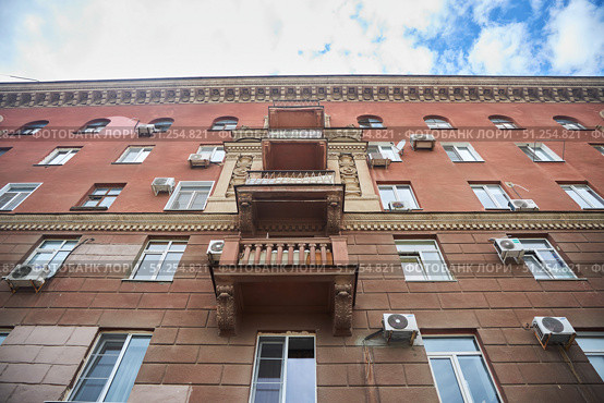 VOLGOGRAD, Russia - May 06, 2023.: Old buildings in the city center. Редакционное фото, фотограф Наталия Кирсанова / Фотобанк Лори