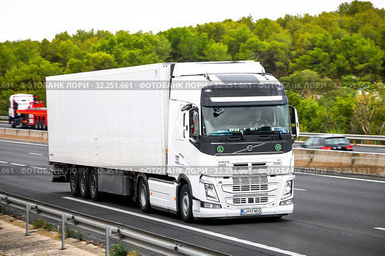 Volvo FH (2019 год). Редакционное фото, фотограф Art Konovalov / Фотобанк Лори