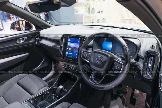 Volvo XC40 cockpit featuring infotainment screen and controls. London, UK, 31 December 2023. Редакционное фото, фотограф Zydrius Tartenis / Фотобанк Лори