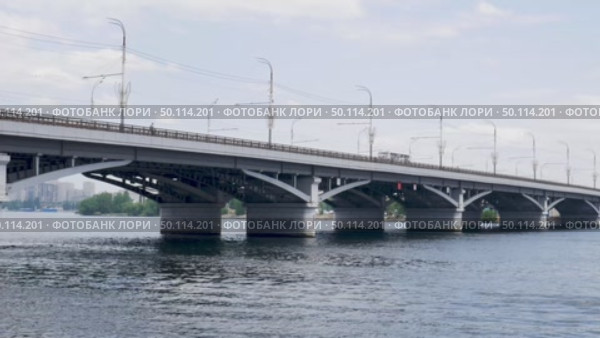Voronezh, Russia, June 17, 2025: Chernavsky Bridge in summer in the city of Voronezh in the area of ​​Petrovskaya Embankment. Стоковое видео, видеограф Катерина Белякина / Фотобанк Лори