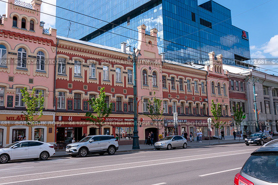 Voronezh, Russia, May 1, 2024: Revolution Avenue in Voronezh in spring. Редакционное фото, фотограф Катерина Белякина / Фотобанк Лори