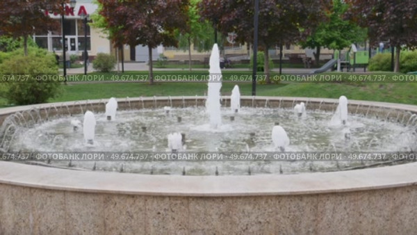Voronezh, Russia, May 9, 2025: Beautiful landscape, fountain in Romanovsky Square in summer. Стоковое видео, видеограф Катерина Белякина / Фотобанк Лори