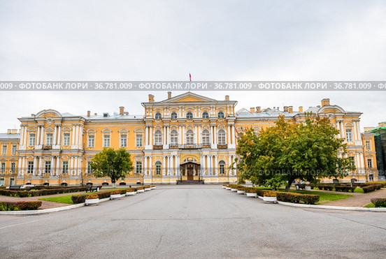 Воронцовский дворец. Осенний день. Санкт-Петербург. Россия (2021 год). Редакционное фото, фотограф E. O. / Фотобанк Лори