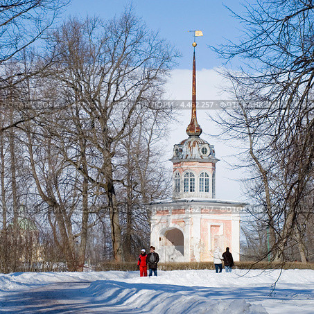 Ворота потешной крепости  Петра III Петерштадт. Ораниенбаум (2013 год). Редакционное фото, фотограф Александр Щепин / Фотобанк Лори
