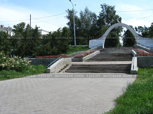Ворота влюбленных (2008 год). Редакционное фото, фотограф Надежда Коновалова / Фотобанк Лори