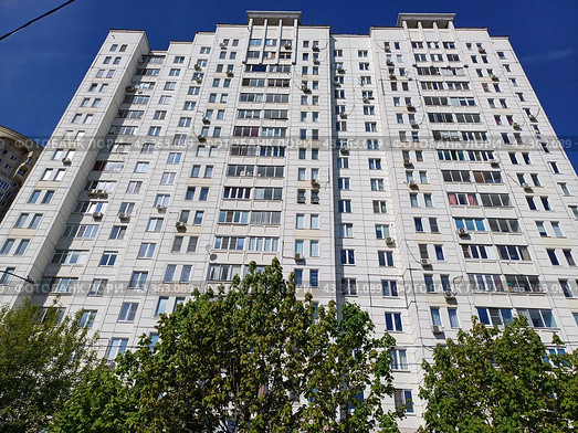 Восемнадцатиэтажный пятиподъездный панельный жилой дом серии ГМС-2001 (ГМС-1). Построен в 2006 году. Краснобогатырская улица, 11. Район Богородское. Москва (2024 год). Редакционное фото, фотограф lana1501 / Фотобанк Лори