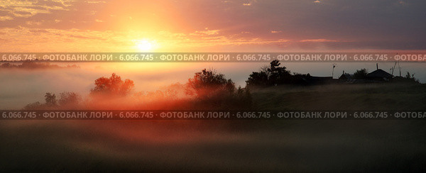 Восход солнца и туман. Стоковое фото, фотограф Сергей Костарев / Фотобанк Лори