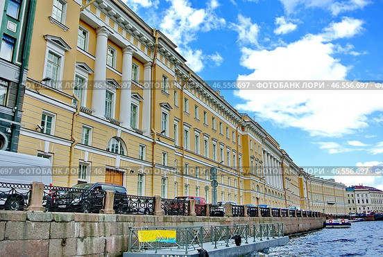 Восточный фасад здания Главного штаба. Санкт-Петербург, набережная реки Мойки (2017 год). Стоковое фото, фотограф Сергей Елизарьев / Фотобанк Лори