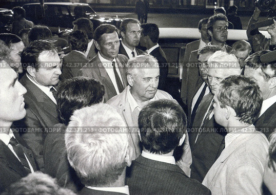 Возвращение М.С. Горбачева из "форосского плена" в Москву. Август 1991 года. Редакционное фото, фотограф Сергей Елизарьев / Фотобанк Лори