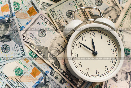 Время - деньги. Долларовые купюры и часы. Будильник и деньги. Time is money. Dollar bills and watches. Alarm clock and money. Стоковое фото, фотограф Ольга Митряева / Фотобанк Лори