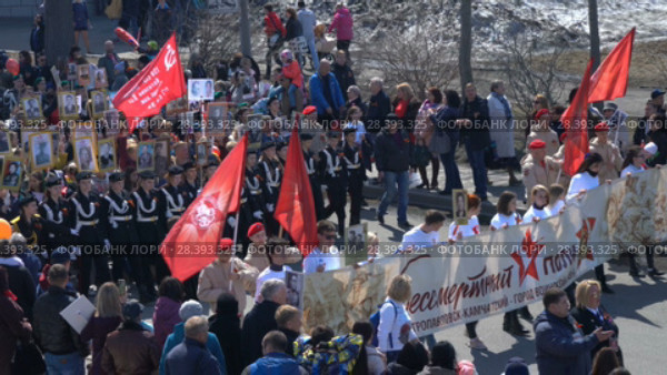 Всероссийская патриотическая акция "Бессмертный полк" в День Победы 9 Мая в городе Петропавловске-Камчатском (2018 год). Редакционное видео, видеограф А. А. Пирагис / Фотобанк Лори