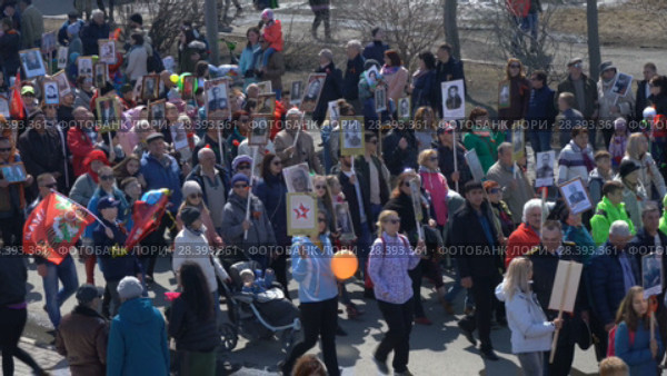 Всероссийская патриотическая акция "Бессмертный полк" в День Победы 9 Мая. Город Петропавловск-Камчатский (2018 год). Редакционное видео, видеограф А. А. Пирагис / Фотобанк Лори