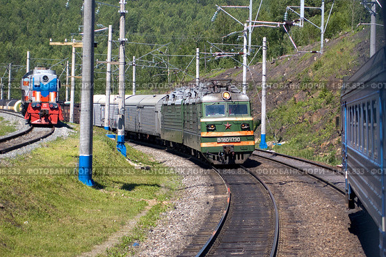 Встречный грузовой поезд (2010 год). Редакционное фото, фотограф Аlexander Reshetnik / Фотобанк Лори