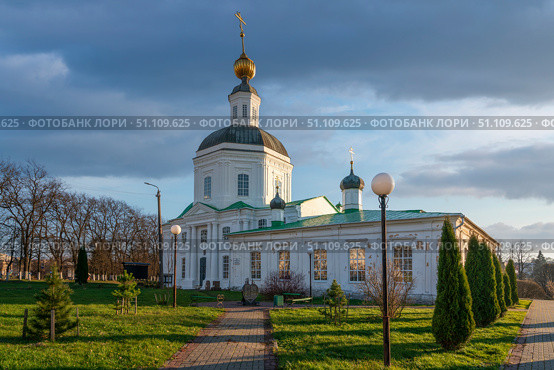 Vyazma Museum of Local History located in the Bogoroditskaya Church on a sunny autumn day with clouds, Vyazma, Smolensk region, Russia. Стоковое фото, фотограф Ula Ulachka / Фотобанк Лори