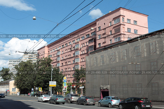 Высотный дом на Старобасманной (2017 год). Редакционное фото, фотограф Дмитрий Неумоин / Фотобанк Лори