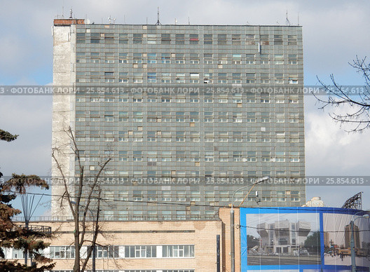 Высотный корпус Научно-исследовательского института дальней радиосвязи (НИИДАР), построен в 1973 году. 1-я ул. Бухвостова, 12/11, корпус 53. Район Преображенское. Москва (2017 год). Стоковое фото, фотограф lana1501 / Фотобанк Лори