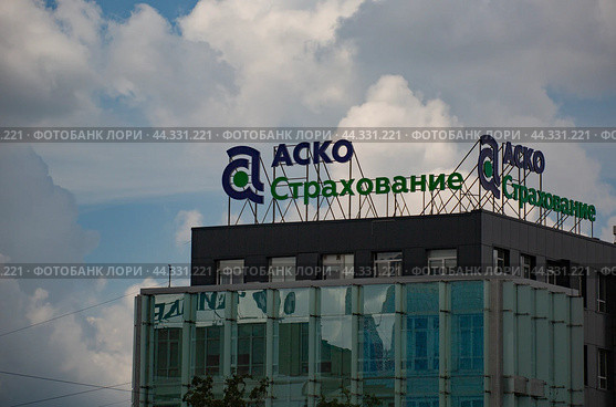 Вывеска АСКО страхование на офисном здании (2024 год). Редакционное фото, фотограф Антон Гаев / Фотобанк Лори