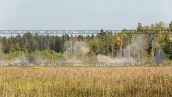 Взрывы боеприпасов автоматического гранатомета на военном полигоне. Стоковое видео, видеограф Игорь Долгов / Фотобанк Лори
