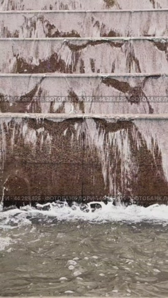 Water cascade waterfall on granite slabs. Стоковое видео, видеограф Ярославский Максим / Фотобанк Лори